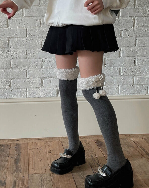 Pompon thigh high warm stockings - Image 6